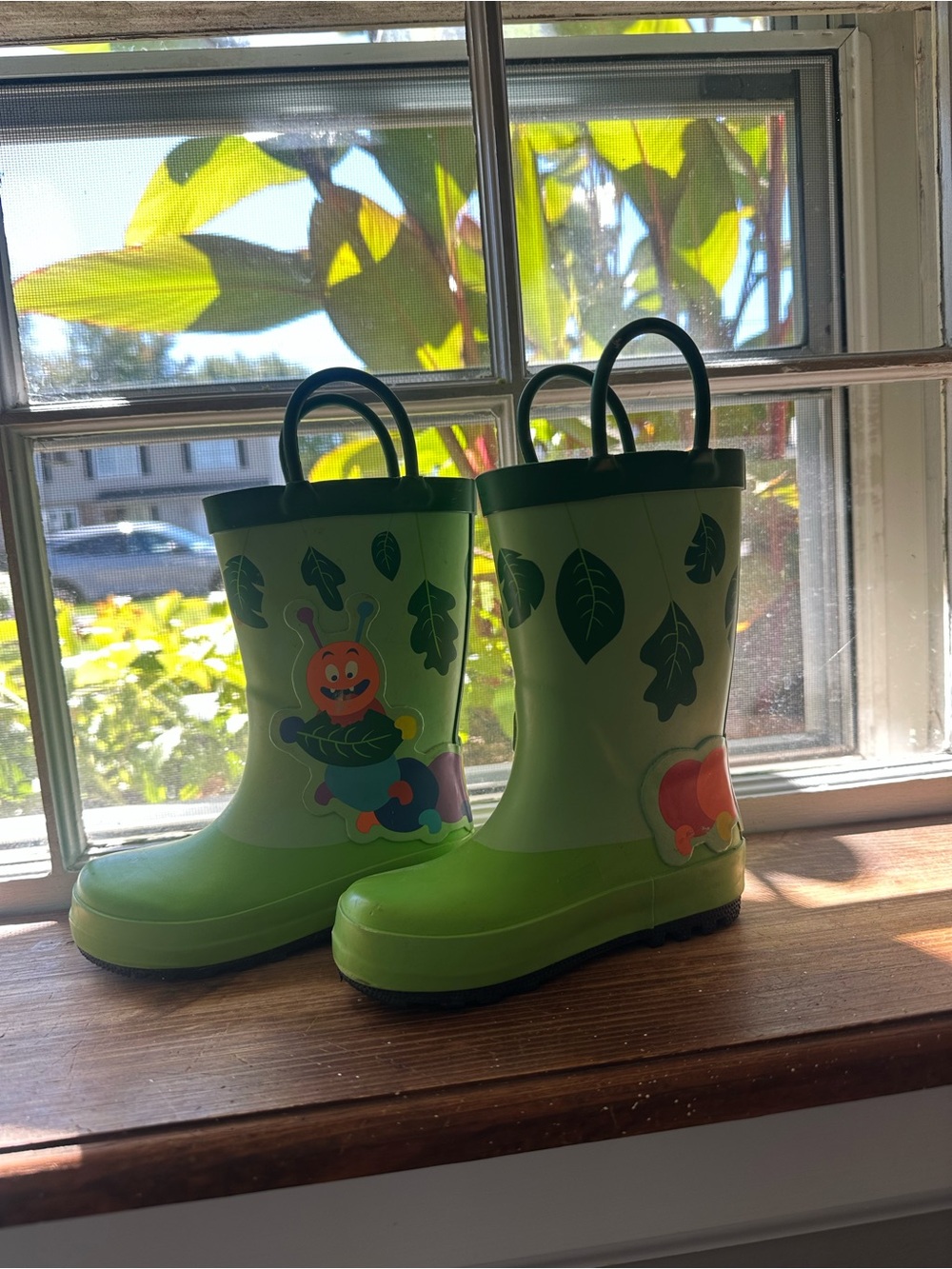 Cat & Jack Green Kids Caterpillar Rain Boots with Leaf Motif